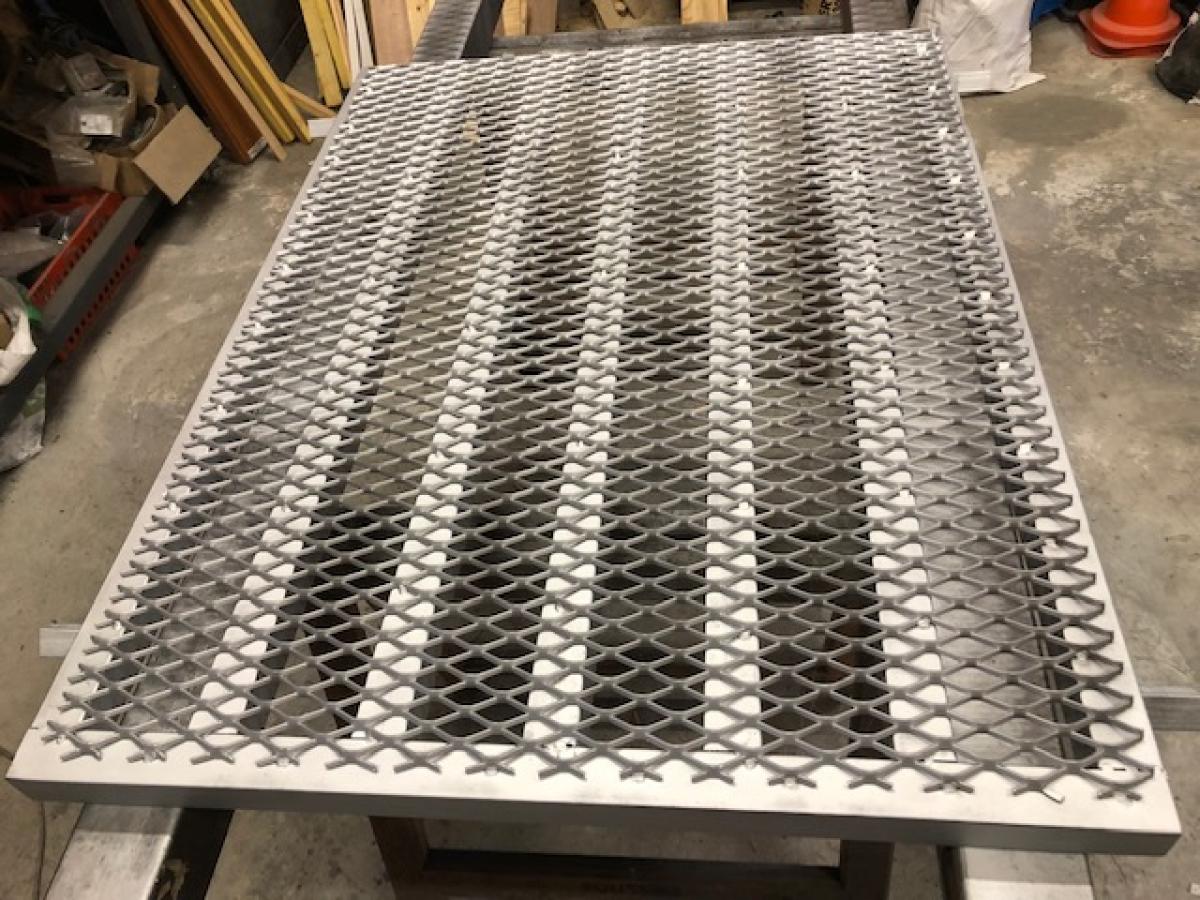 Grilles, rideaux - GRILLE METAL DEPLOYEE - Serrurerie Bordelaise