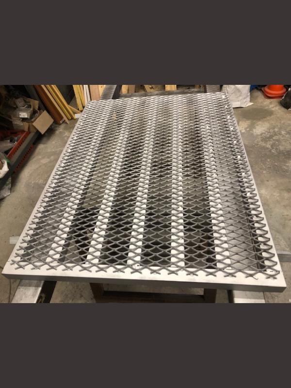 Grille de protection acier et rideaux métalliques - Serrurerie Moderne  Creilloise